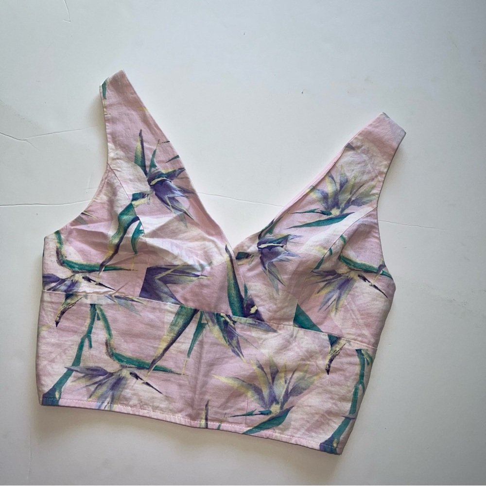 • Floral pink crop top •